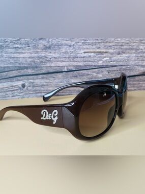 D&G Dark Brown Acetate Sunglasses with Crystal Logo. Authentic.